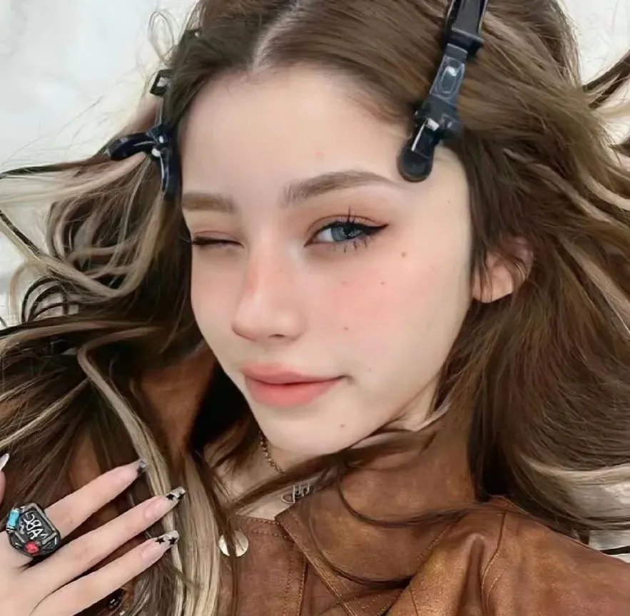 好麻烦,每天都要谈恋爱